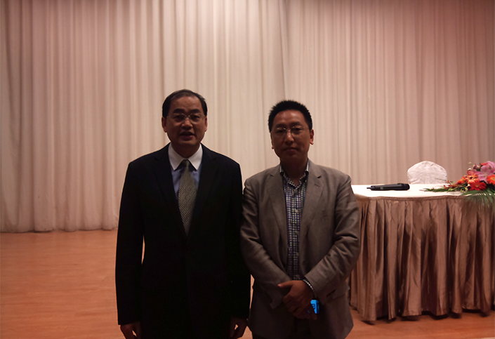 与杭州凌迪女装董事长邱今涛合影