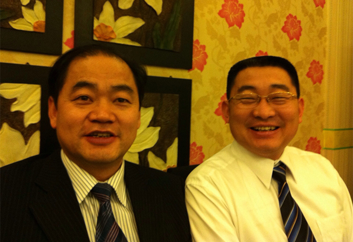 与内蒙古正大集团总经理董忠合影
